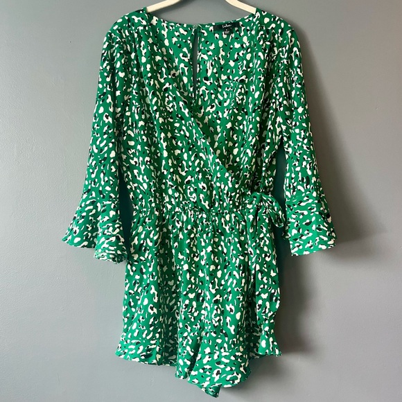 NWOT | Lulu’s Make Moves Green and Black Flounce Sleeve Romper - Picture 5 of 10